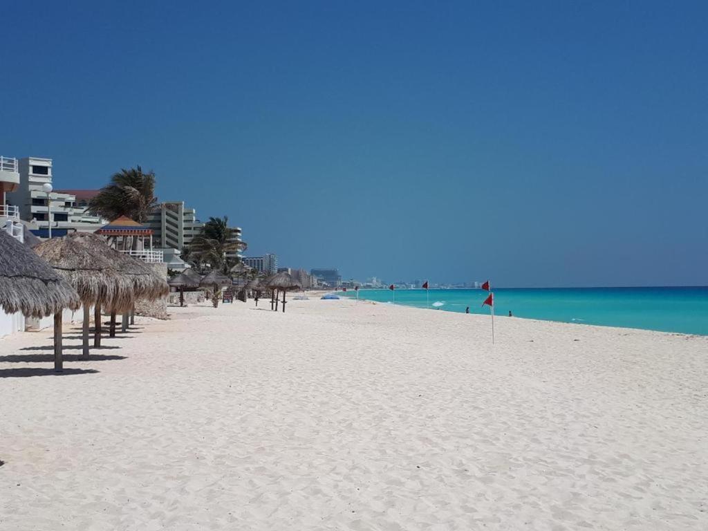 Departamentos Al Lado Del Mar En Zona Hotelera Канкун Экстерьер фото