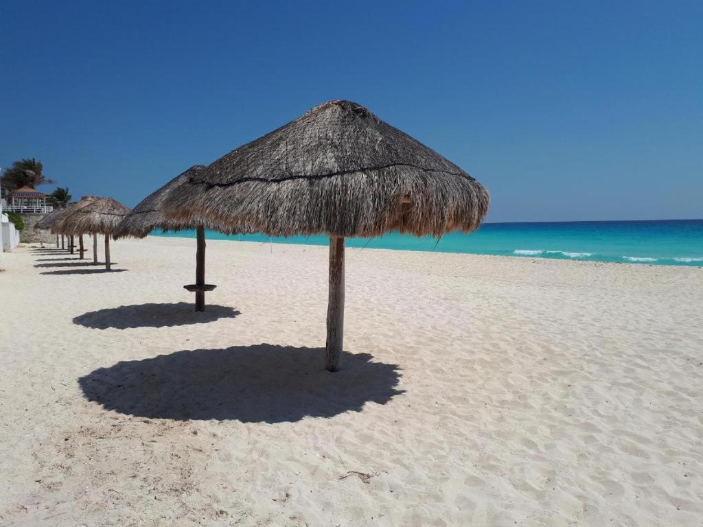 Departamentos Al Lado Del Mar En Zona Hotelera Канкун Экстерьер фото